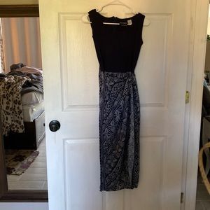 Very flattering, so comfy, tie dress. Size 5/6. From Um & Company